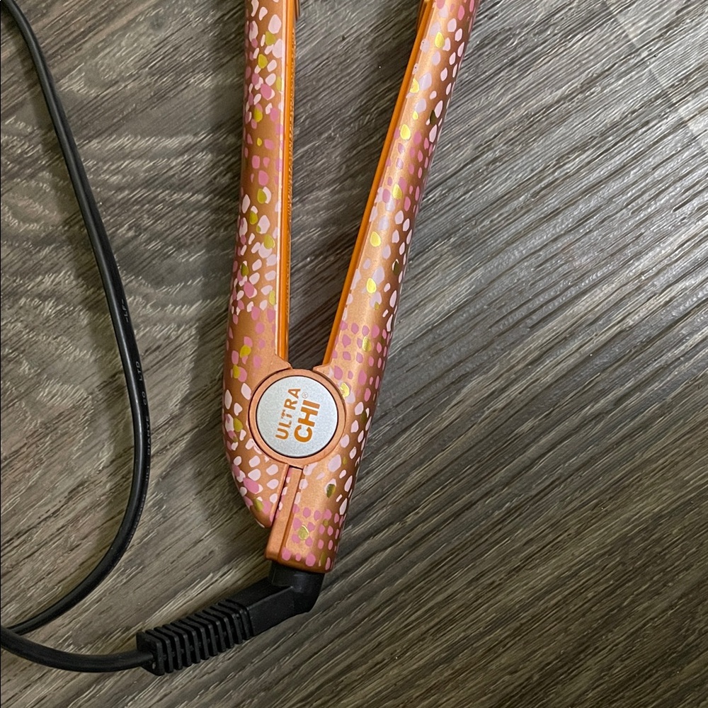 Ultra CHI Pink Hair Straightener